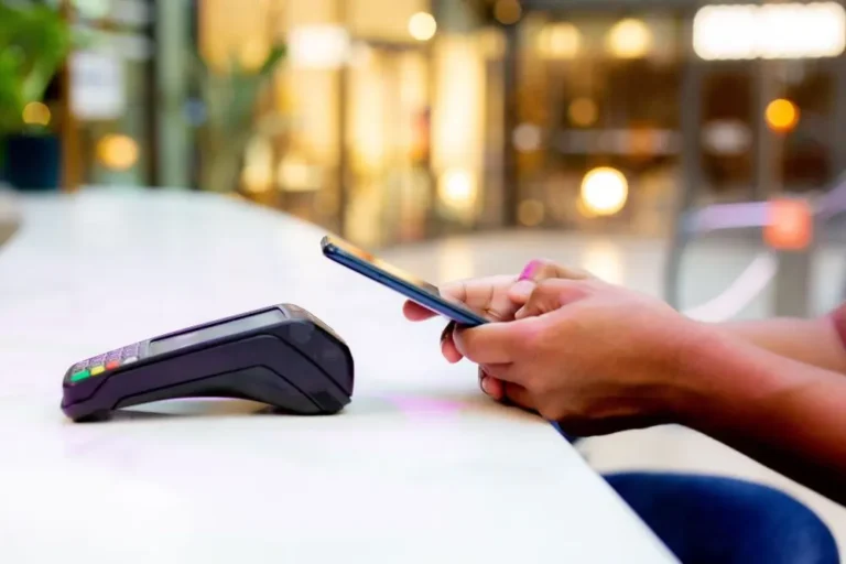 Restaurant Contactless Payment Transaction at POS Terminal